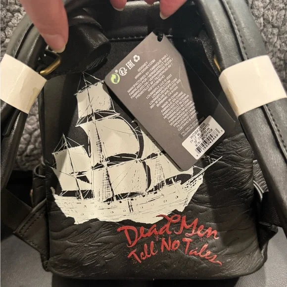 Loungefly Pirates of the Caribbean EXTREMELY RARE backpack NEW WITH TAGS - Picture 3 of 3